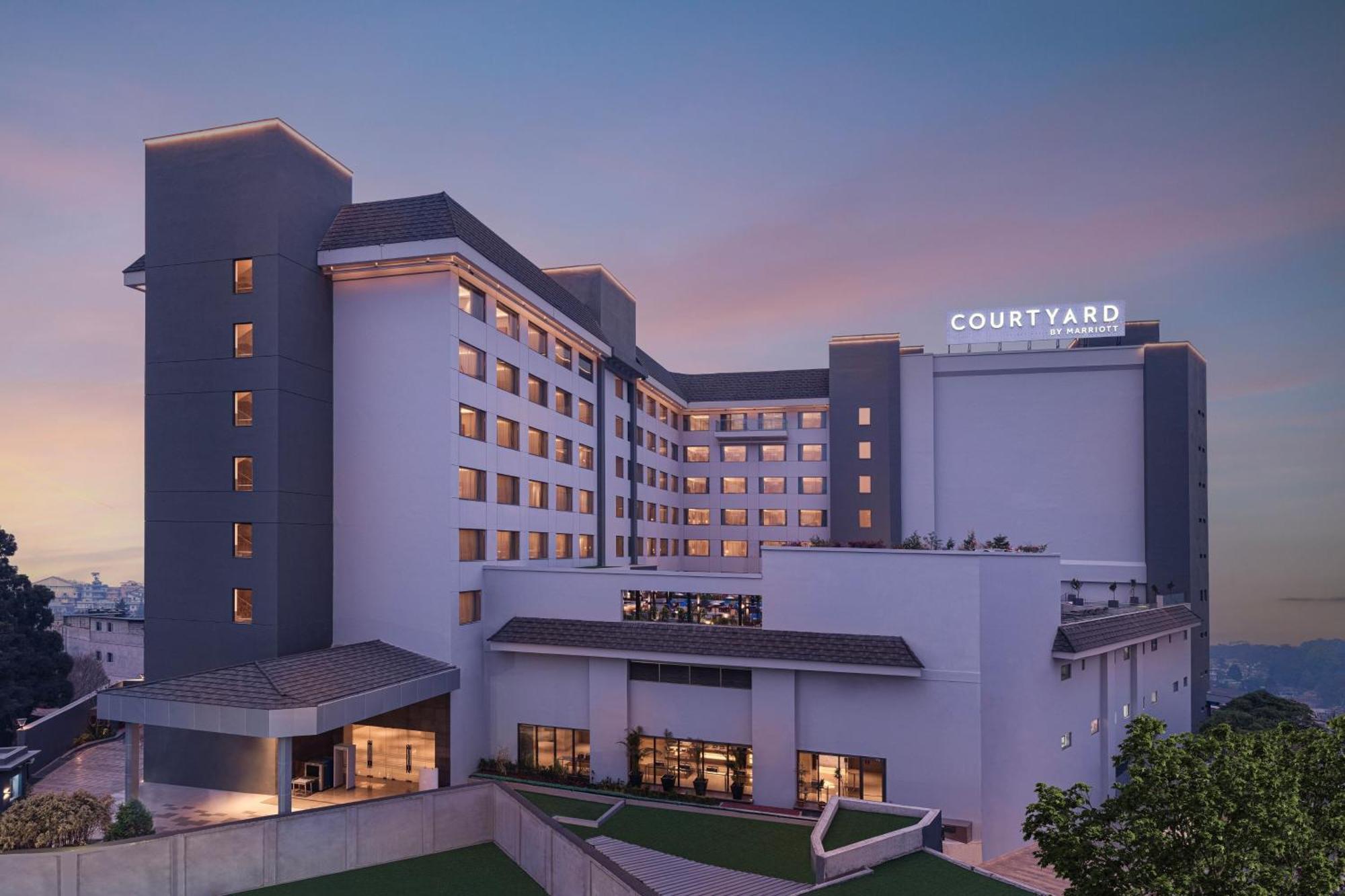 Courtyard By Marriott Shillong Hotell Exteriör bild