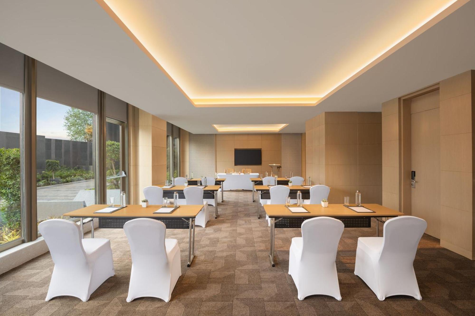 Courtyard By Marriott Shillong Hotell Exteriör bild