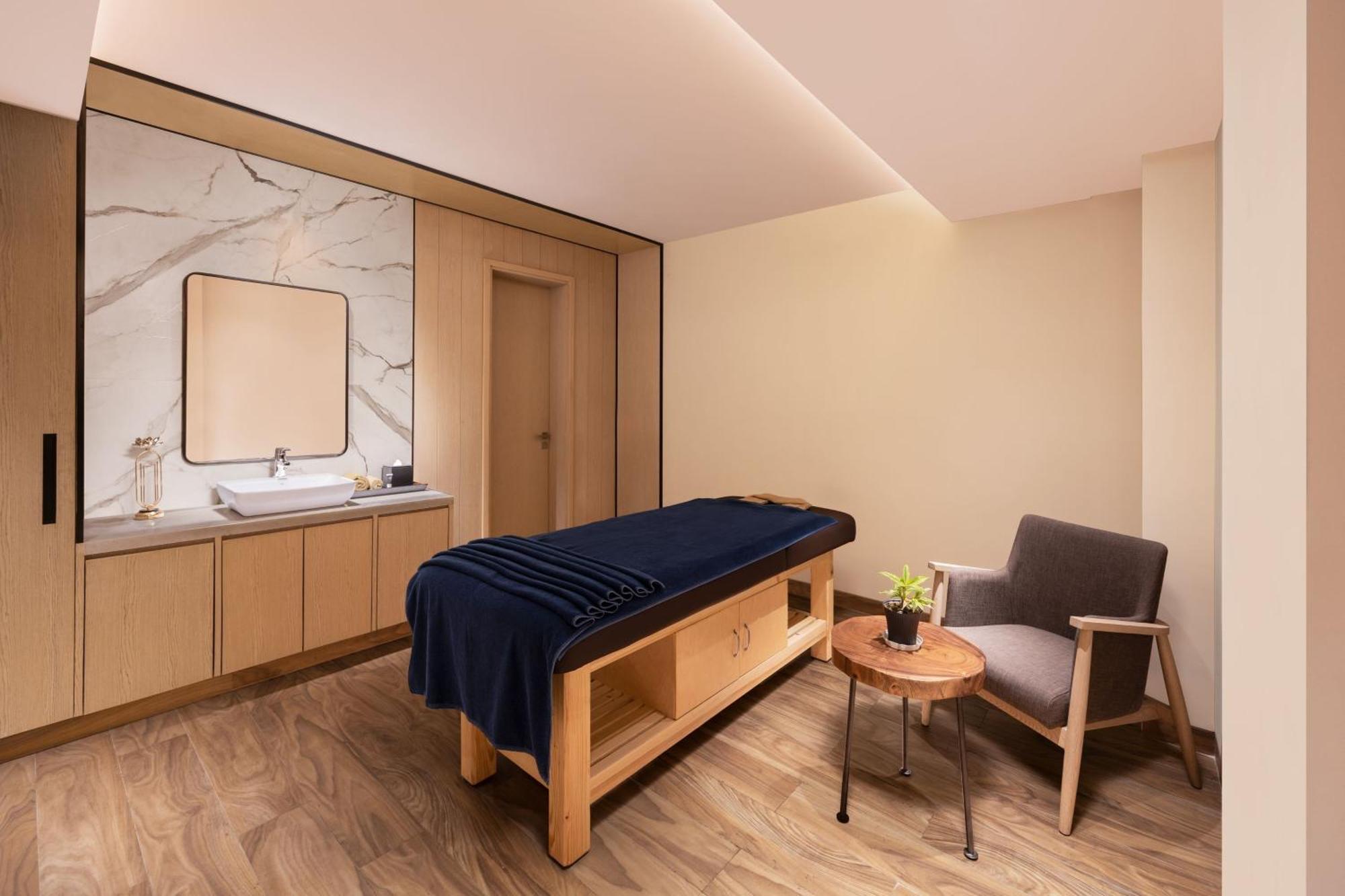 Courtyard By Marriott Shillong Hotell Exteriör bild