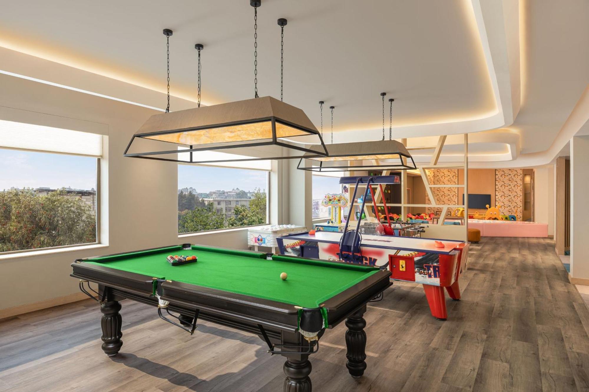 Courtyard By Marriott Shillong Hotell Exteriör bild