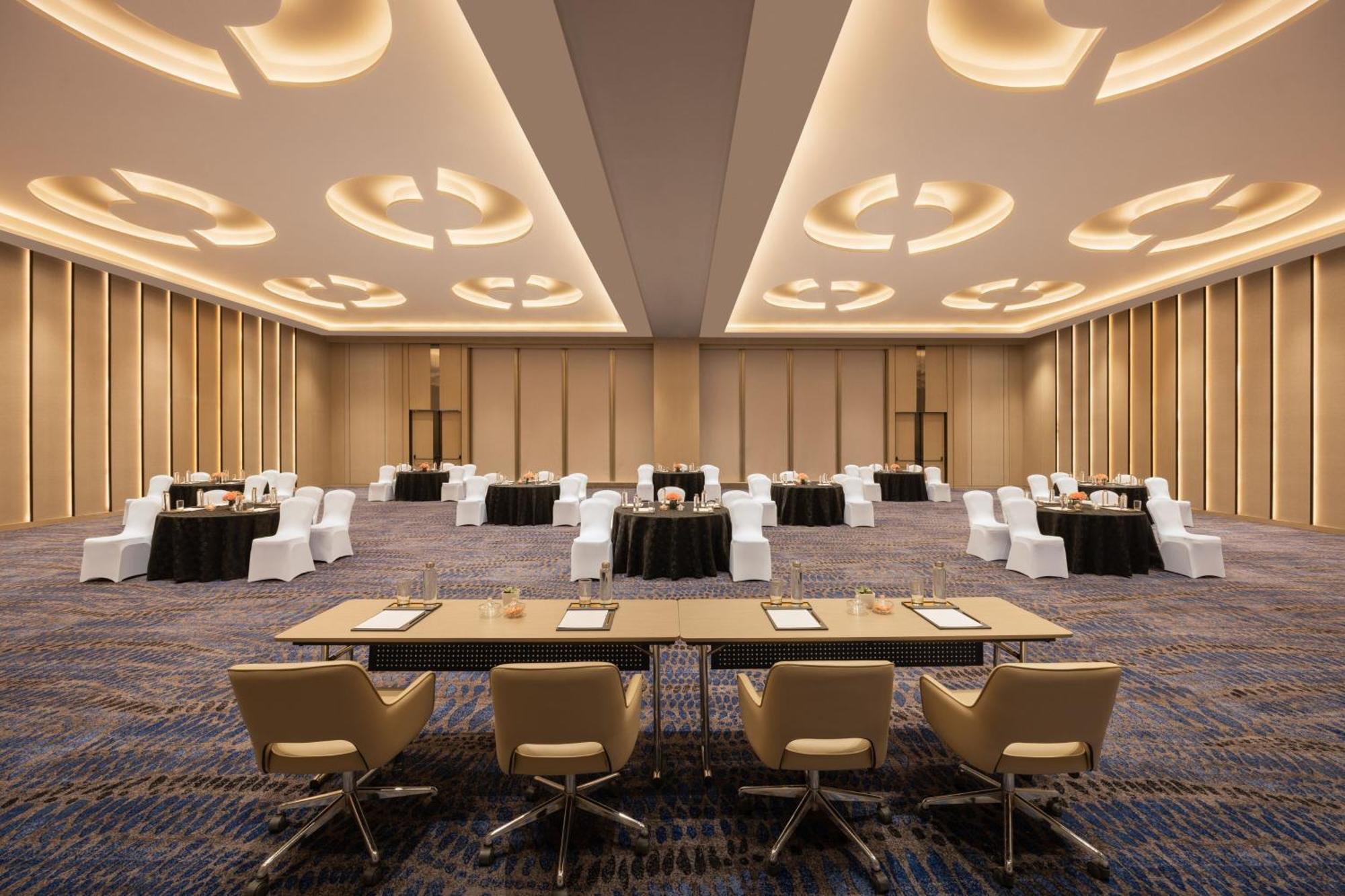 Courtyard By Marriott Shillong Hotell Exteriör bild