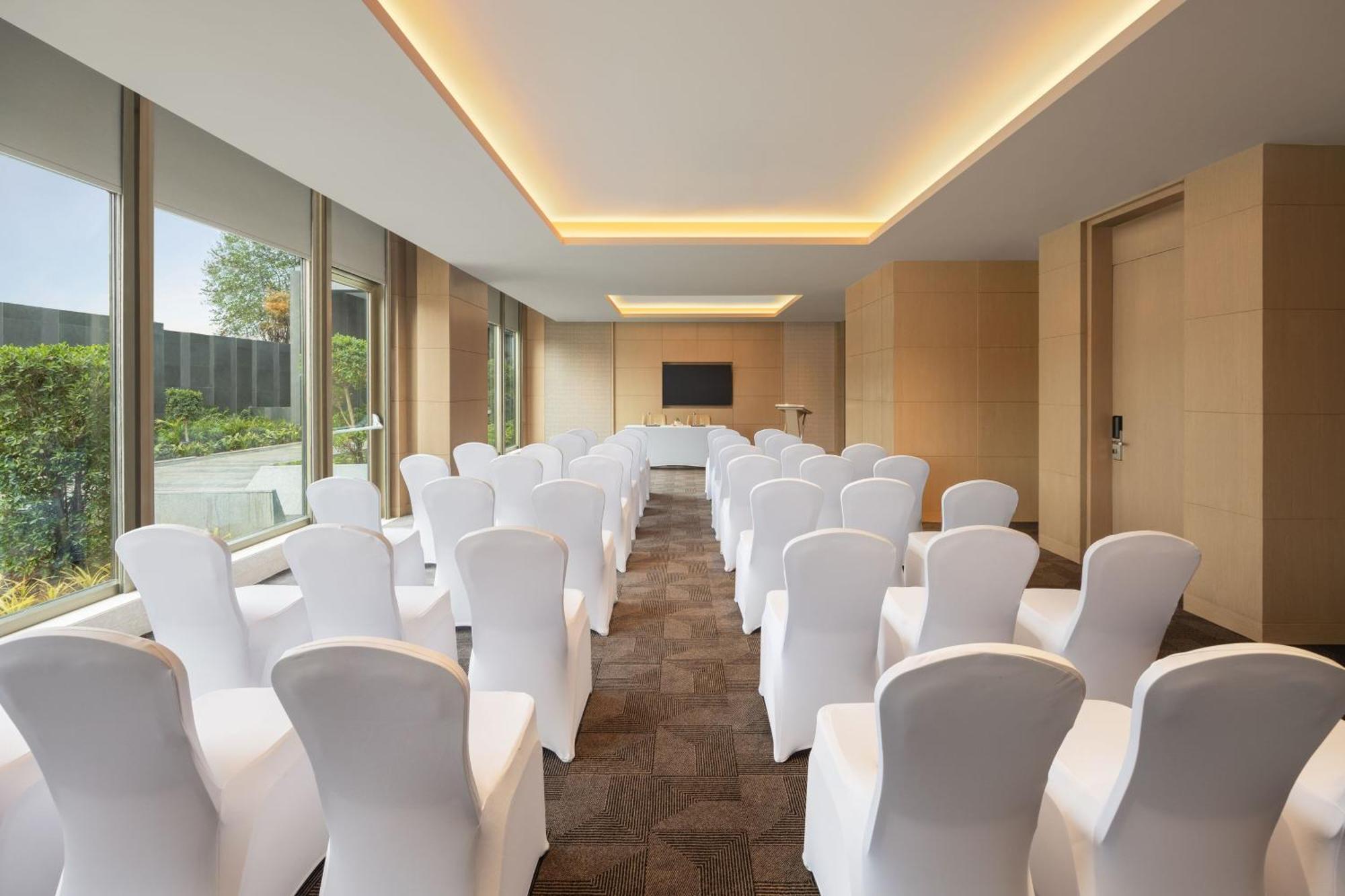 Courtyard By Marriott Shillong Hotell Exteriör bild